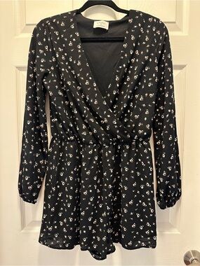Everly by Francesca’s Black Floral Long Sleeve Romper